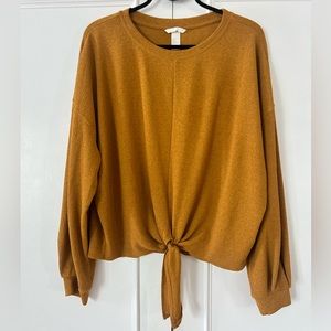 H&M pullover top with tie front detail. Mustard/golden yellow. Size Large.